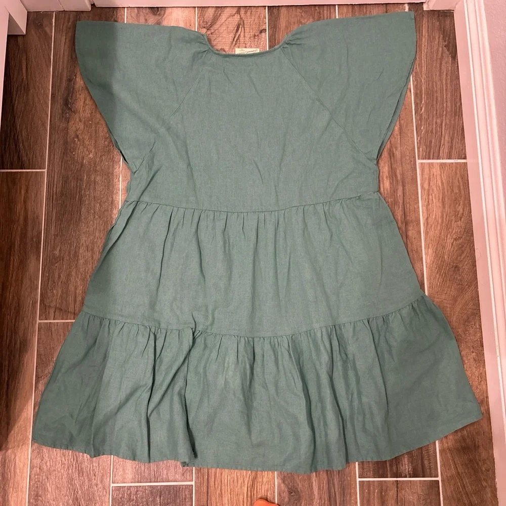 Universal Threads army green tiered short sleeve dress with v-neck - Picture 5 of 5
